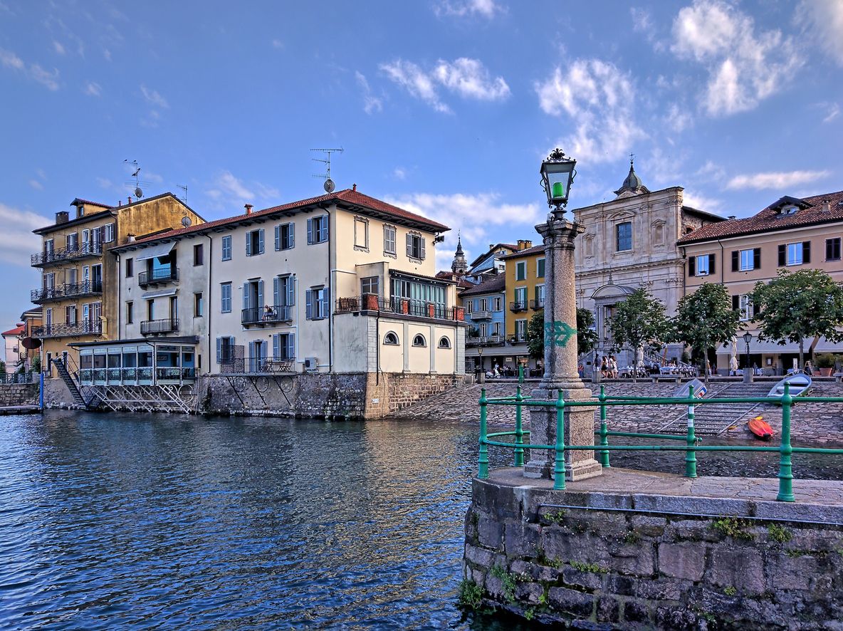 Arona: siguiendo la huella de San Carlo Borromeo.