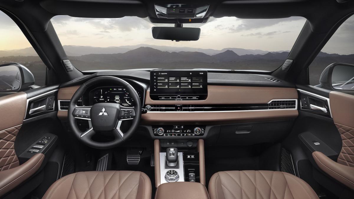 Mitsubishi Outlander Phev'in içi