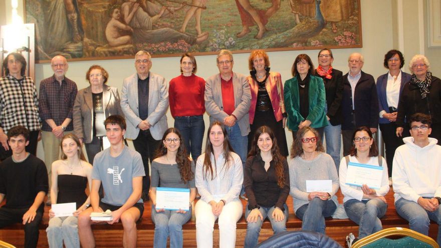 Guardonats, organitzadors i membres del jurat dels premis dels treballs de recerca 2025