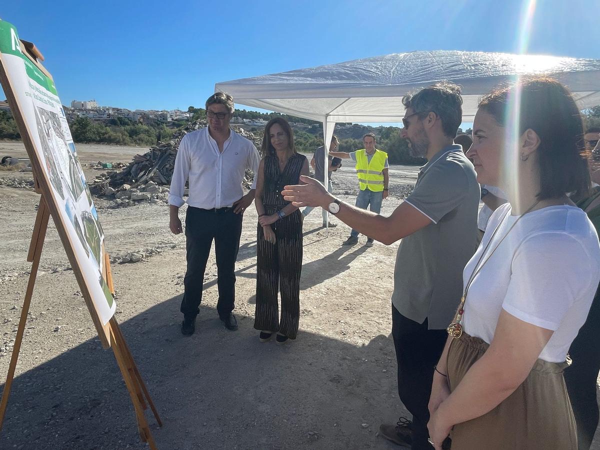 Visita de la consejera a Puente Genil para conocer el estado de las obras.