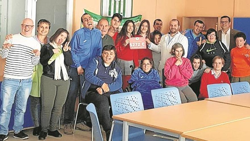 Donación del Colegio Almedina a los Hermanos de la Cruz Blanca