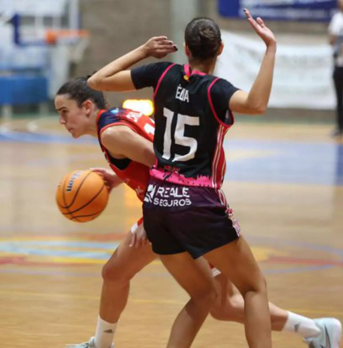 84-63 | Zeballos domina al Cortegada y decide el derbi a favor de Maristas