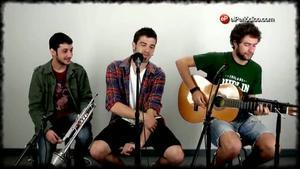 Itaca Band interpreta en acústic el tema ’Rema’.