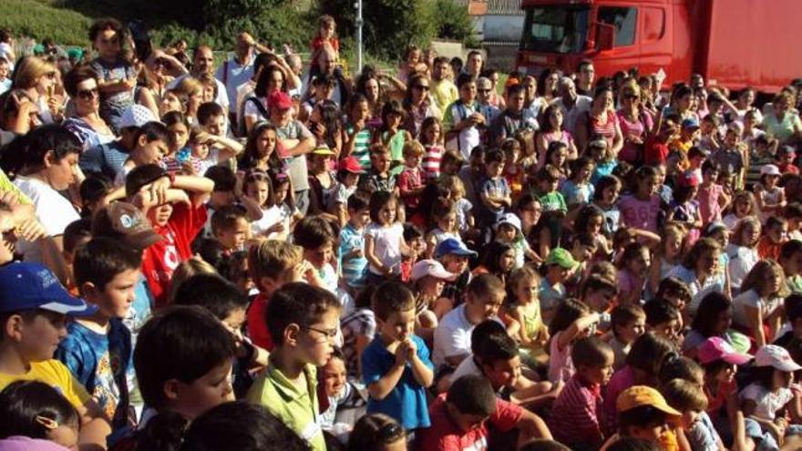 Niños participantes en la Festa da Fresa de 2010. / la opinión