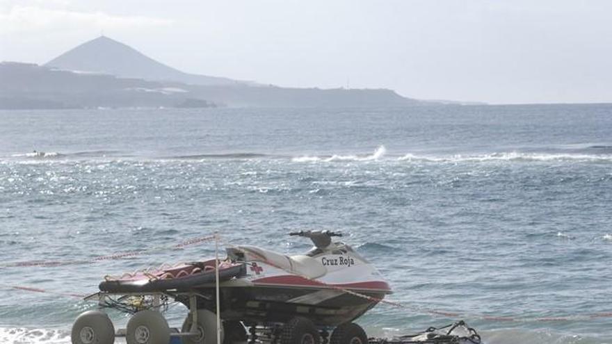 Equipo de Cruz Roja de la playa de Las Canteras