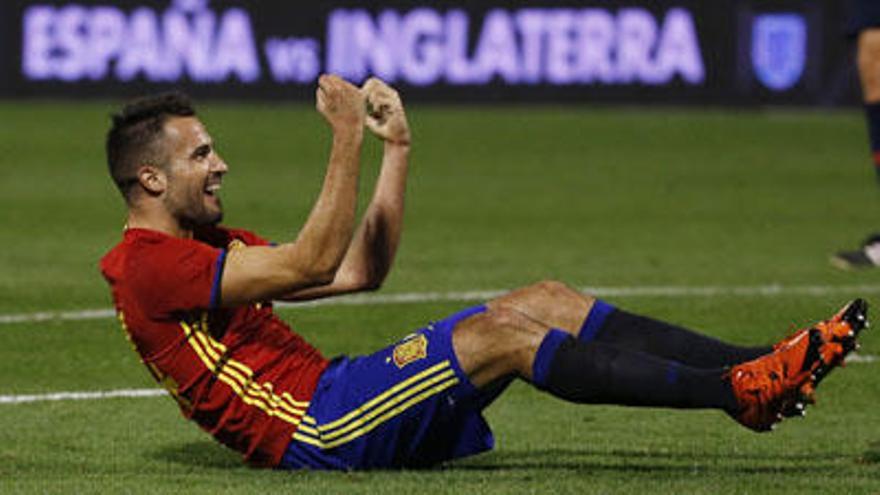 Mario celebra el primer gol conseguido ante Inglaterra.