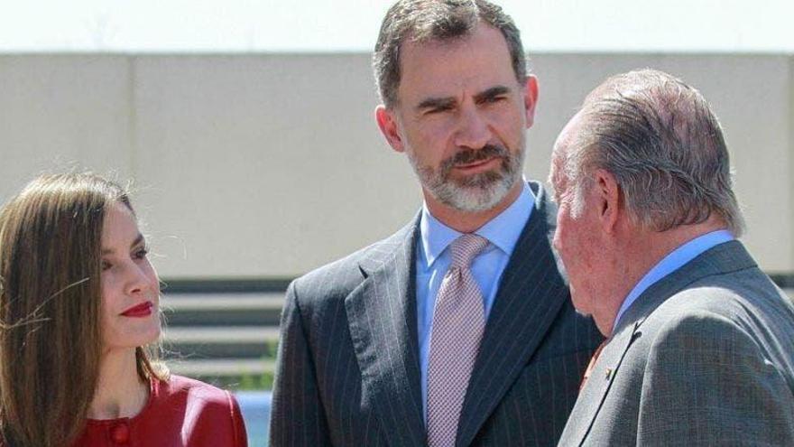 El rei emèrit amb Felip VI i Letizia