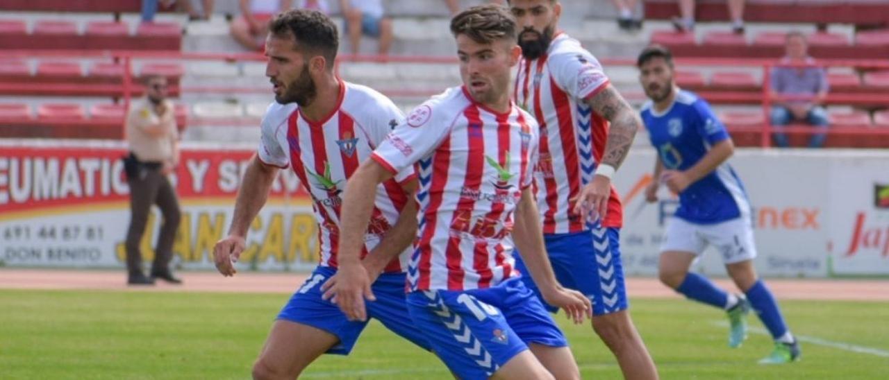 Carlos López, Dani Martínez y Manu Míquel, durante el partido.