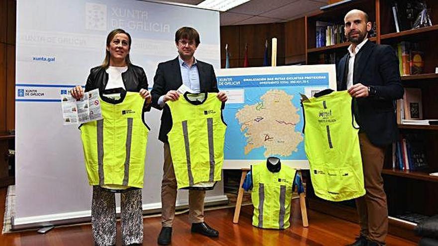 Presentación de la señalización de rutas para ciclistas, ayer en A Coruña.