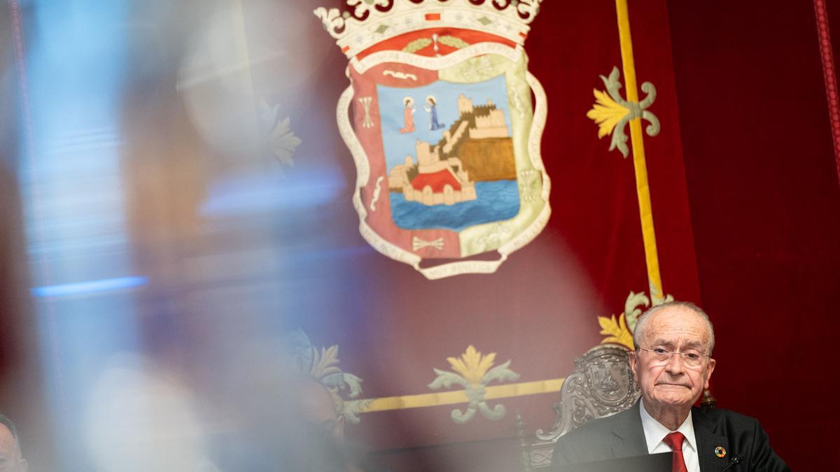 El alcalde de Málaga preside la sesión del pleno extraordinario del Ayuntamiento de Málaga celebrada este lunes.