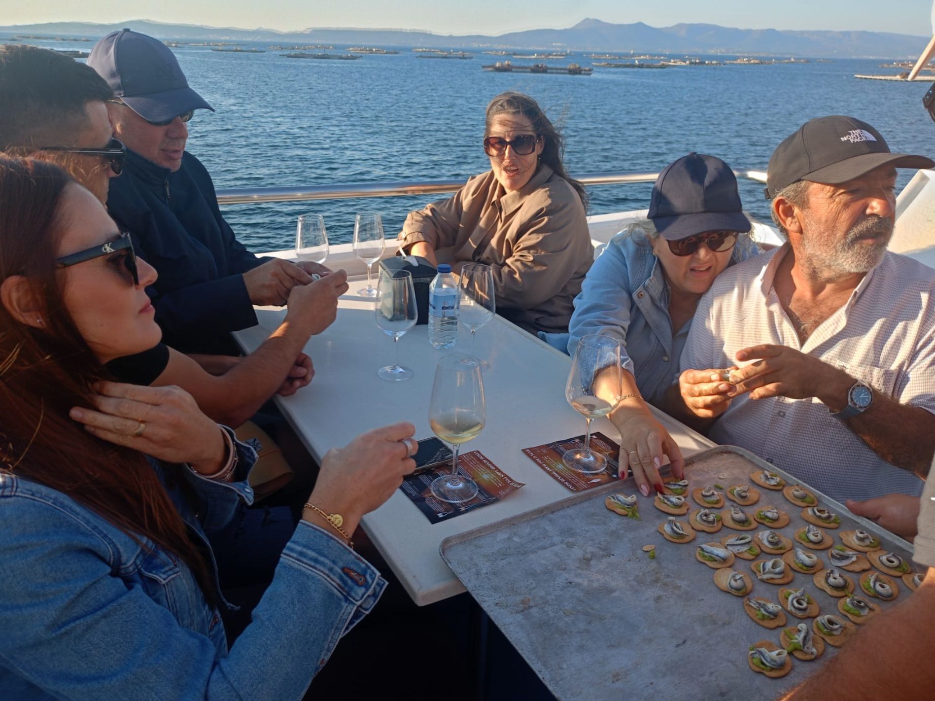 La ruta de «Viños singulares polo mar» a bordo del catamarán «Gran Cormorán Jet», esta tarde-noche.