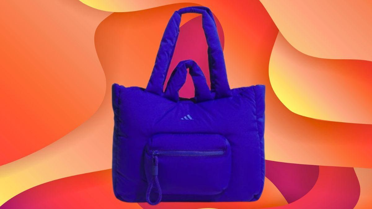 Se agota en minutos: la bolsa de adidas estilo puffy más solicitada que no pararás de llevar en tu día a día
