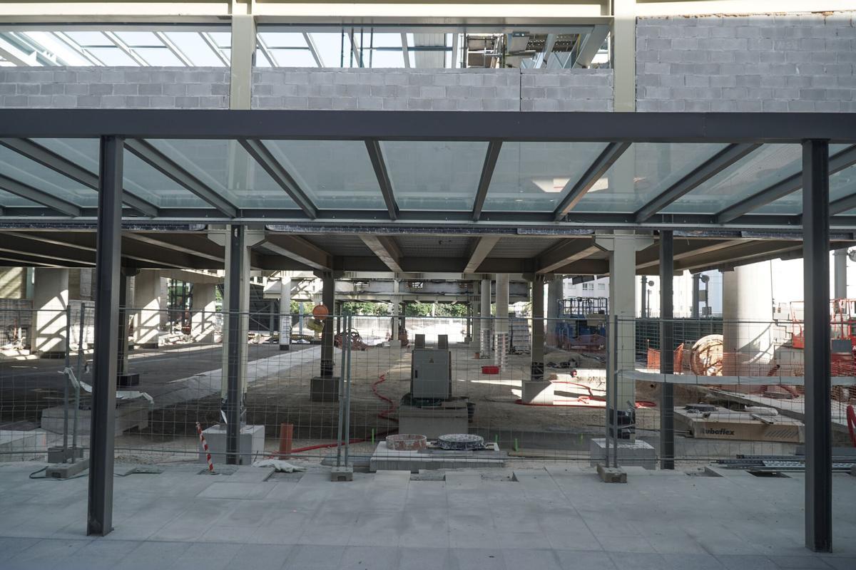 La nueva estación de tren de A Coruña encara la recta final de sus obras, que el Administrador de Infraestructuras Ferroviarias (Adif) prevé terminar a finales de año. La nueva estación de tren de A Coruña encara la recta final de sus obras, que el Administrador de Infraestructuras Ferroviarias (Adif) prevé terminar a finales de año.