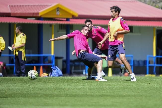 Entrenamiento de la UD Las Palmas en Barranco ...