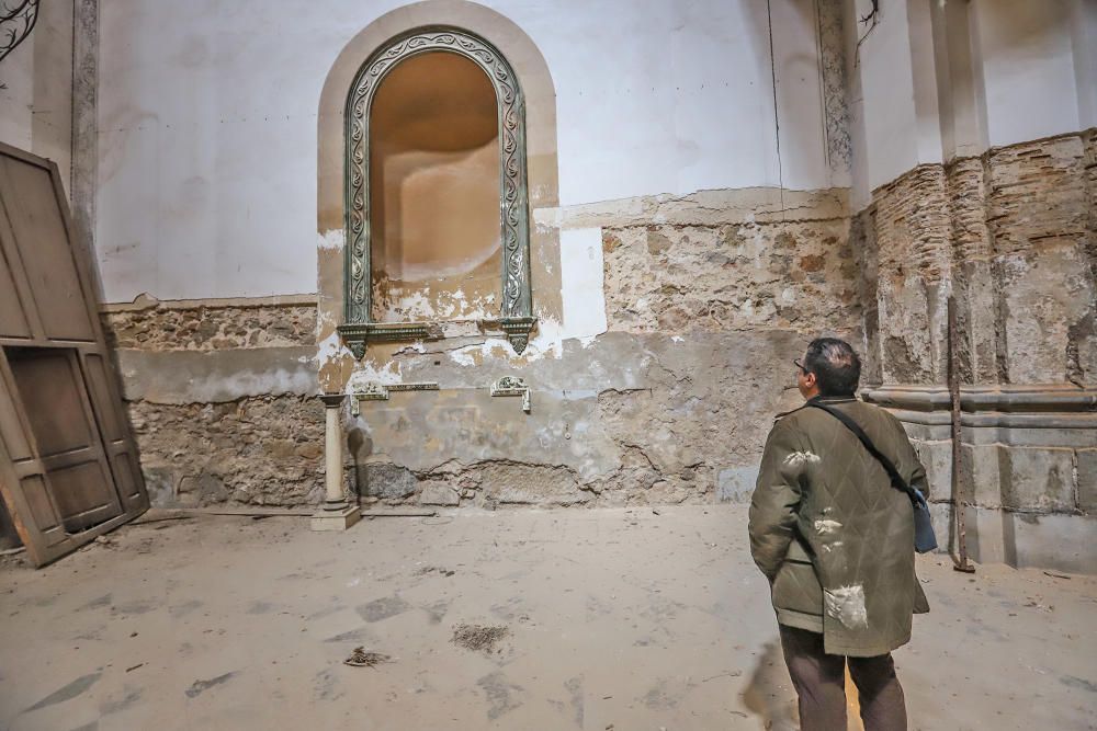 El Ayuntamiento abrió ayer las puertas de la iglesia de San Agustín que no se utiliza para el culto desde 1987 por su mal estado de conservación y aseguró que va a transformar el templo en un espacio