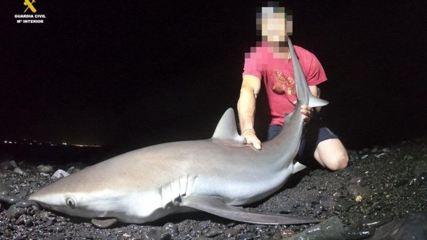 Condenado un pescador que capturaba especies marinas protegidas en Lanzarote