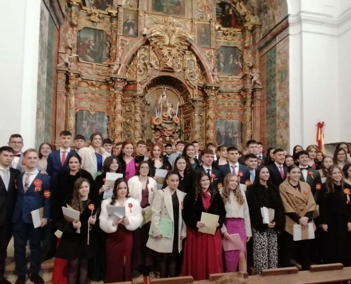 Foto de familia tras la misa de los quintos. | M. J. C.