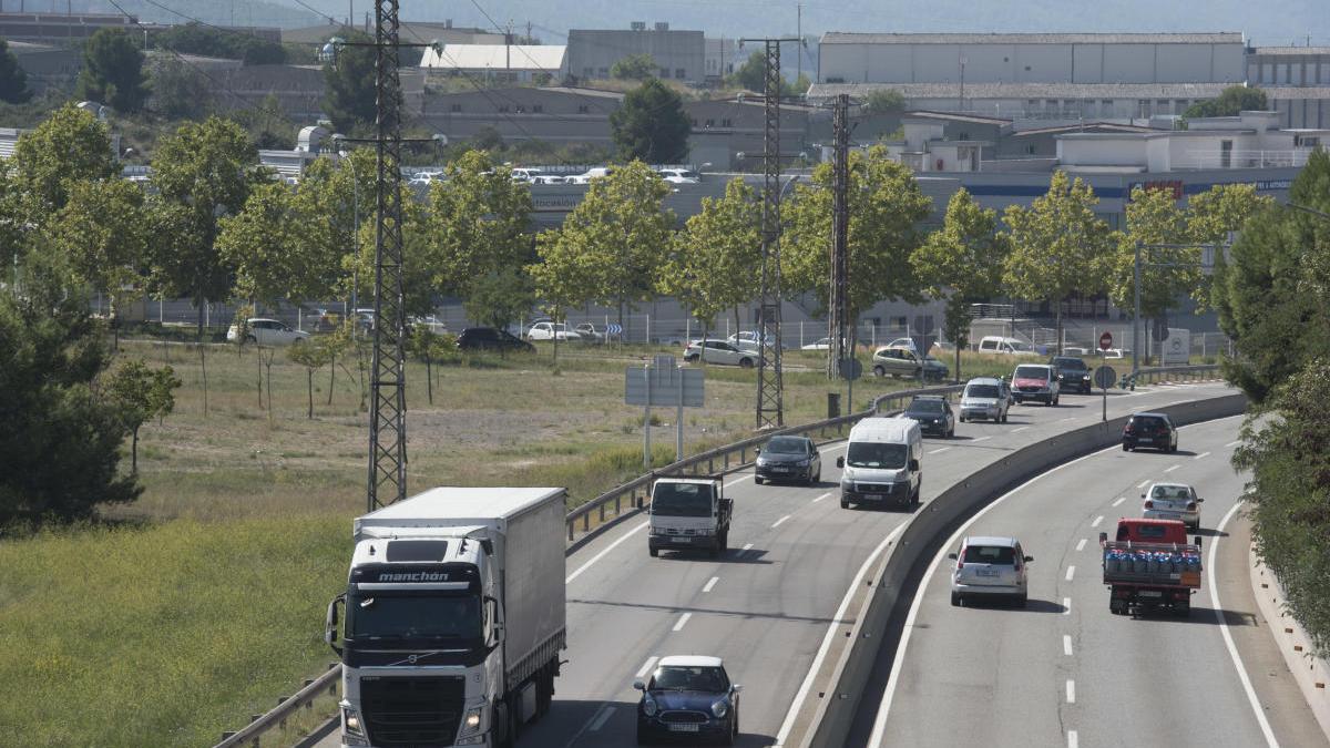 Camions circulant per la ronda de Manresa |