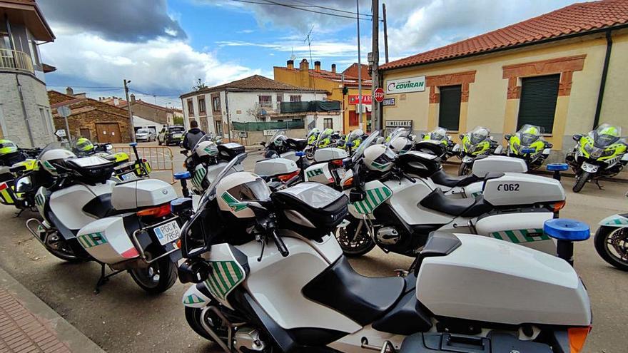 Rabanales recibe a casi 80 motoristas de la Guardia Civil en su recorrido por Zamora 