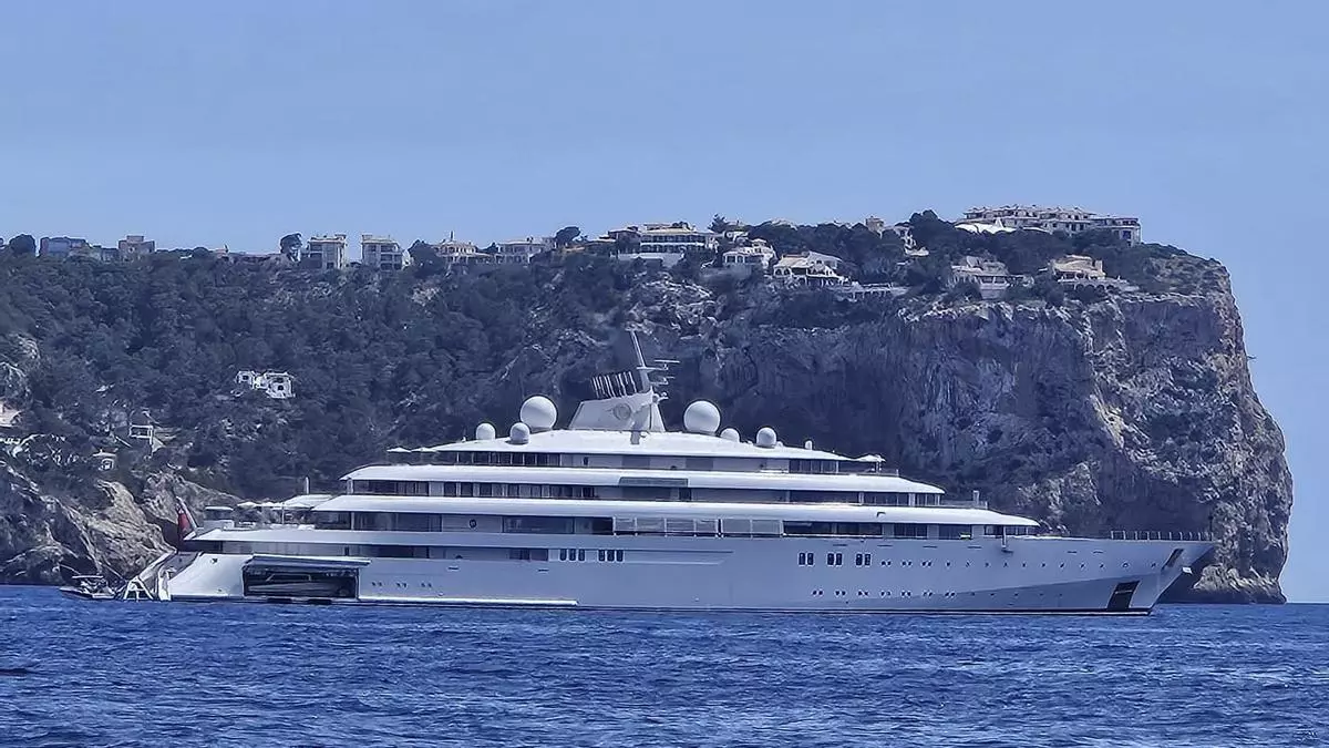 El megayate Golden Odyssey, la cúspide de la opulencia en el mar, estrena el verano en aguas de Mallorca