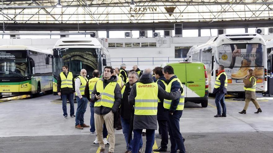 Monbus, Avanza o el gigante luso Barraqueiro: estos son los grupos interesados en el contrato del autobús de Vigo