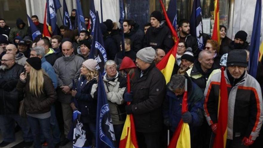 Los neonazis de HSM consiguen frenar el desalojo de su sede okupada en Banco Madrid