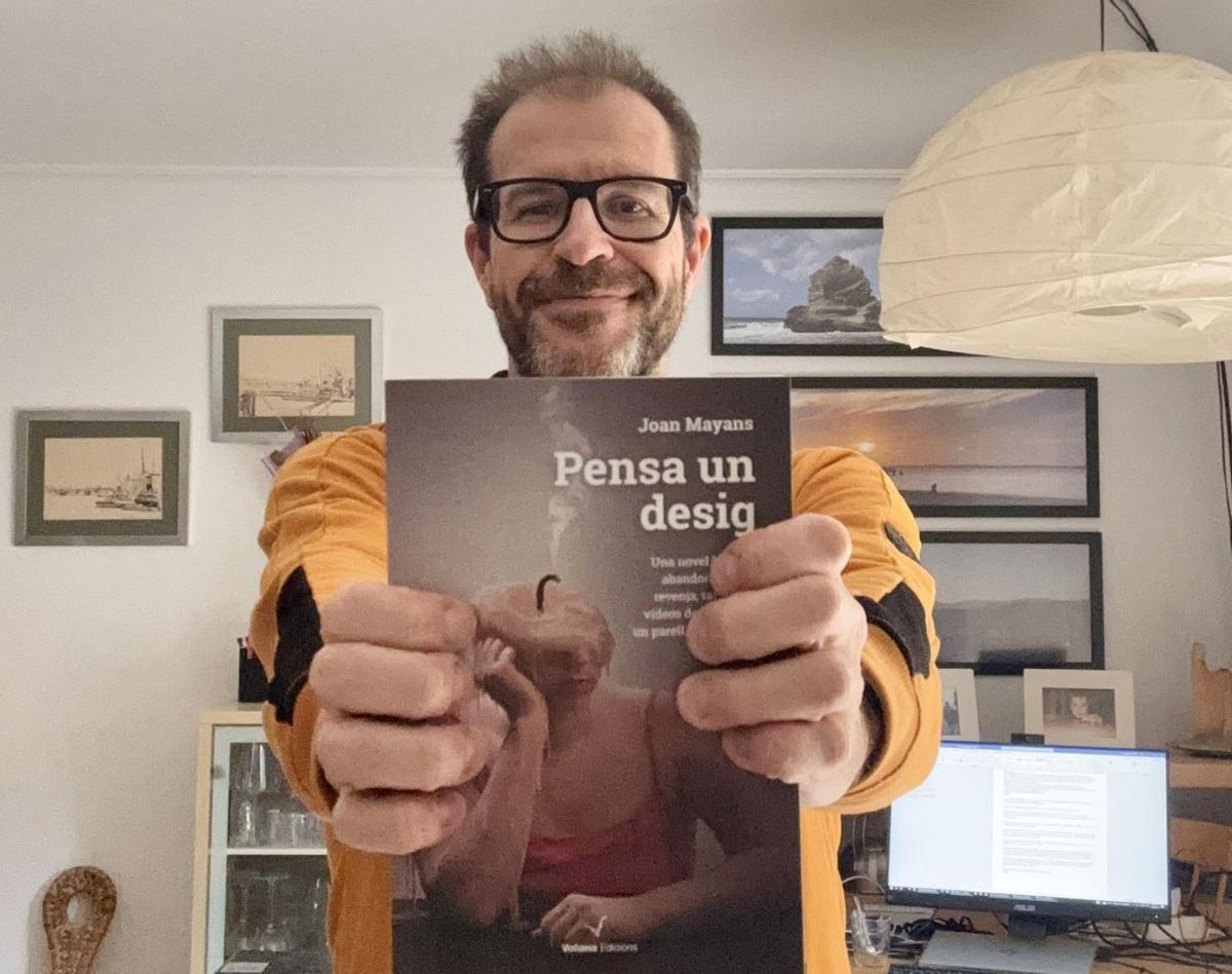 Joan Mayans presenta su última novela en Ibiza: 