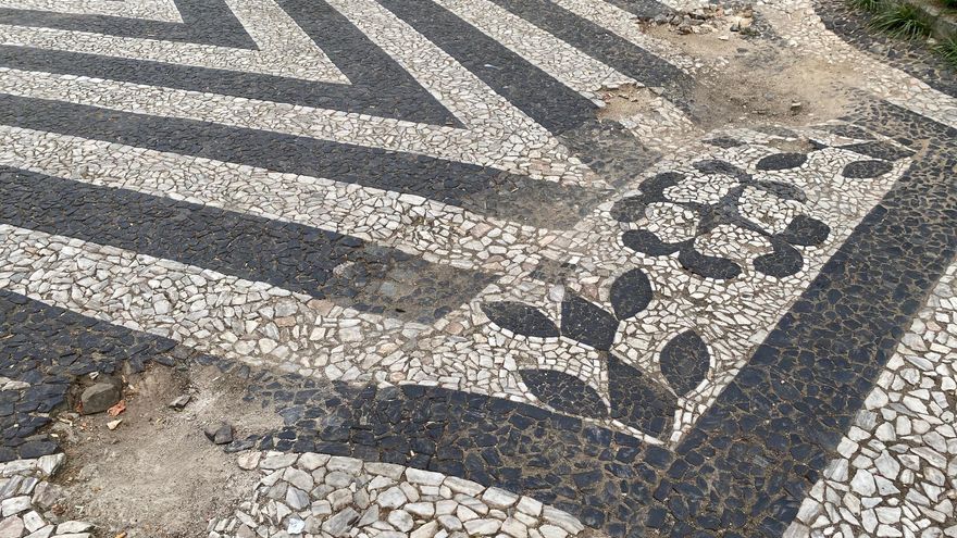 El PSOE de Badajoz exige la reparación urgente del empedrado de la plaza de San Andrés
