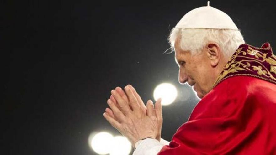 Benedicto XVI pide fuerza a las familias para sobreponerse a la crisis