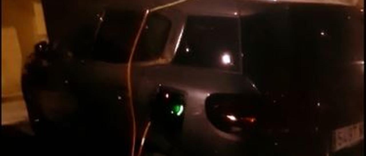 Vídeo: La divertida escena de un vecino de Borriol recargando su vehículo eléctrico