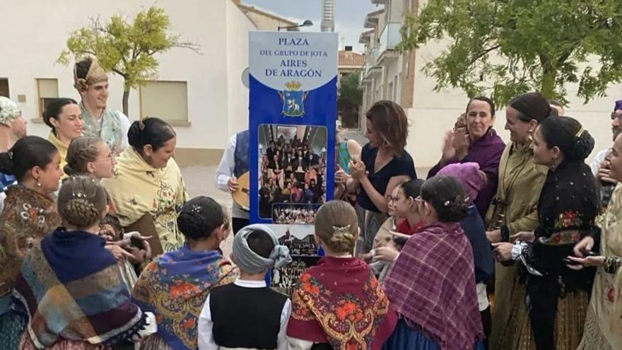 Aires de Aragón ya tiene una plaza con su nombre en el barrio de Las Eras de Ejea