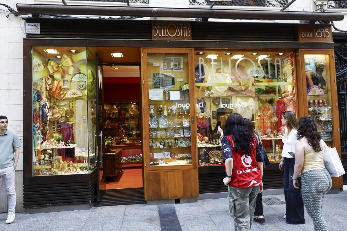 Escaparate de una de las tiendas más veteranas de la calle Alfonso.