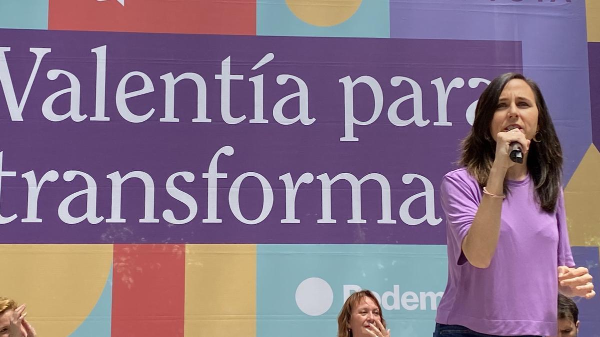 La ministra Ione Belarra, durante el acto en la pérgola de San Basilio, en Murcia, este jueves.