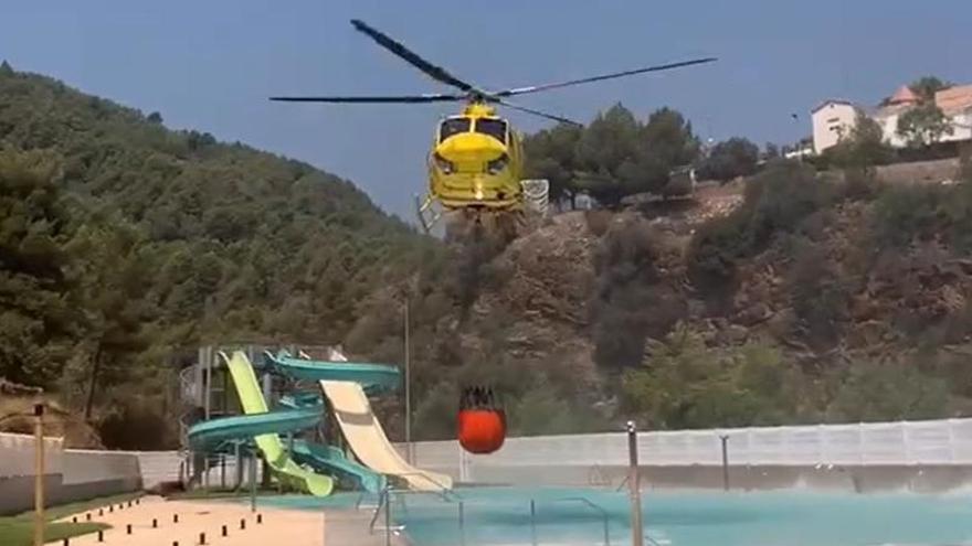 Vídeo: El inesperado uso del parque acuático de la Vall en plena lucha contra el incendio