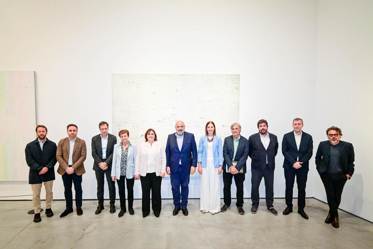 Foto de familia de los miembros del Patronato del Museo.
