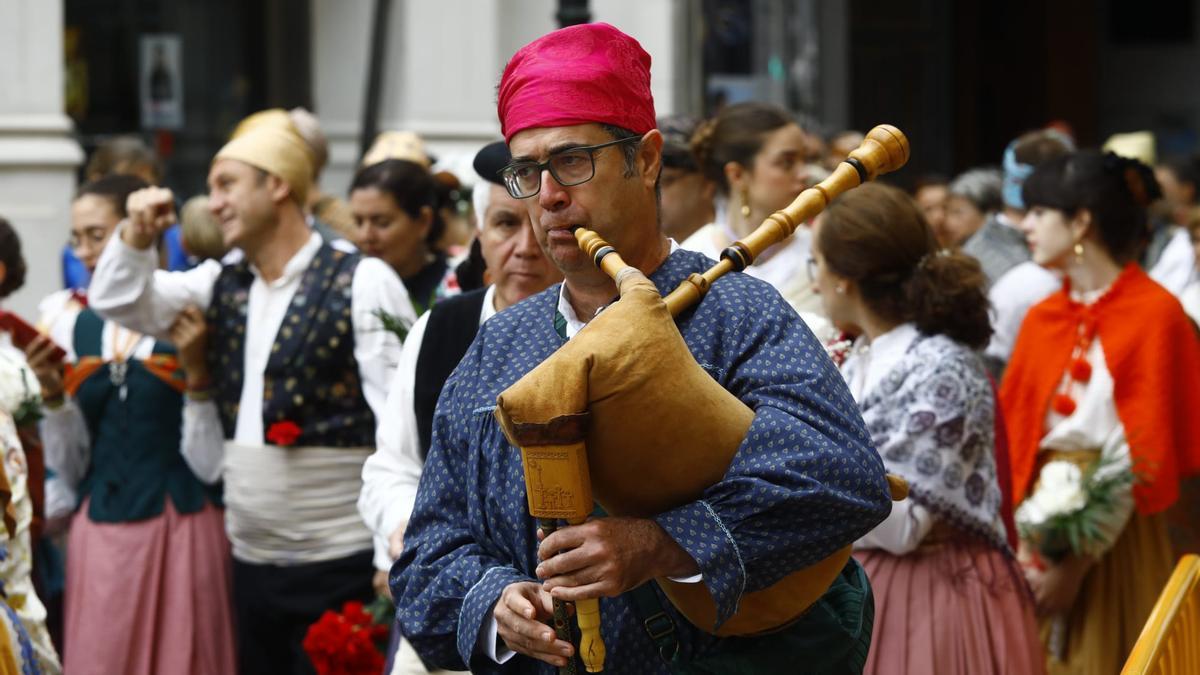 En imágenes | La Ofrenda de Flores a la Virgen del Pilar 2023 (I)