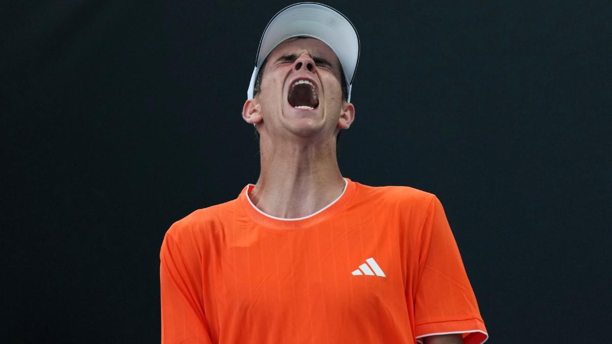 Jódar celebra el triunfo ante Sakamoto