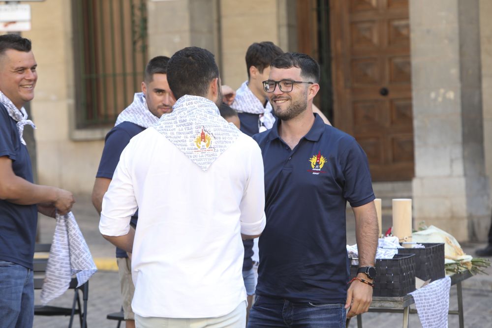 Fiestas de Sagunt. Pregón De Vicente Vayá y puesta del pañuelo de las peñas.