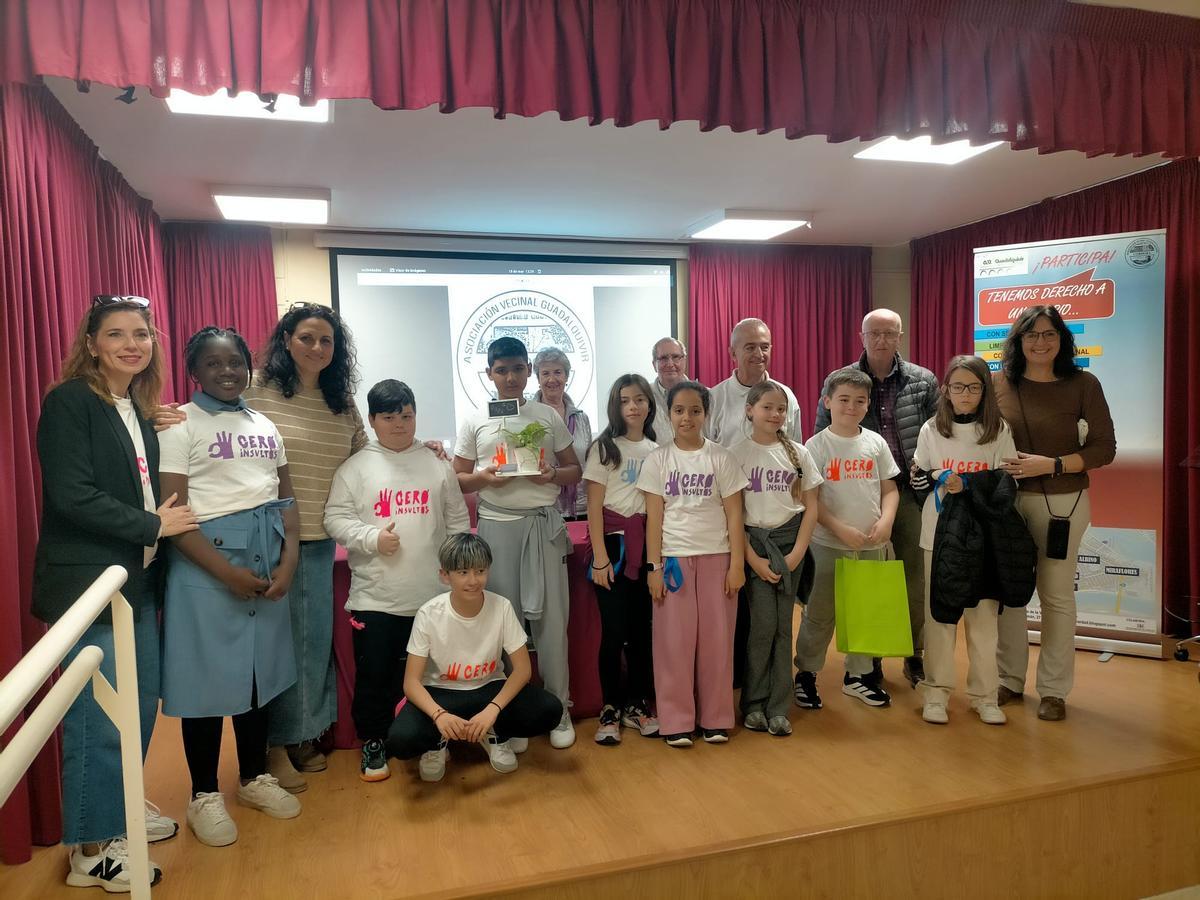 Alumnos y profesorado del CEIP Abderramán.