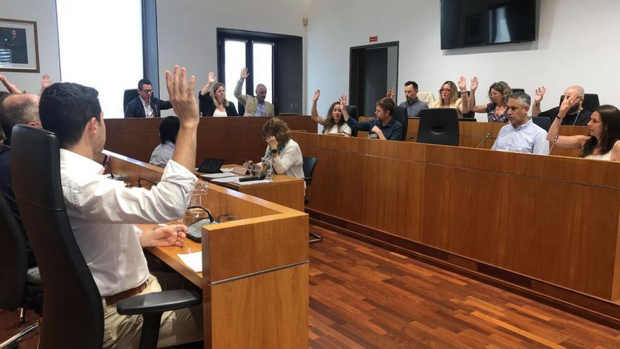 Un momento de una votación en el pleno celebrado este jueves en el Ayuntamiento de Eivissa. | J.A.C.