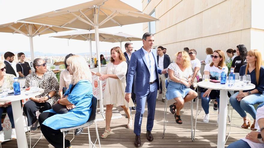 Pedro Sánchez verspricht den Zimmermädchen auf Mallorca Hilfe im Kampf für bessere Arbeitsbedingungen