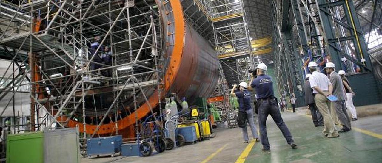 Trabajos de construcción del submarino S80 en los astilleros de Navantia en Cartagena.