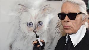 Lagerfeld con Choupette, en el 2015.