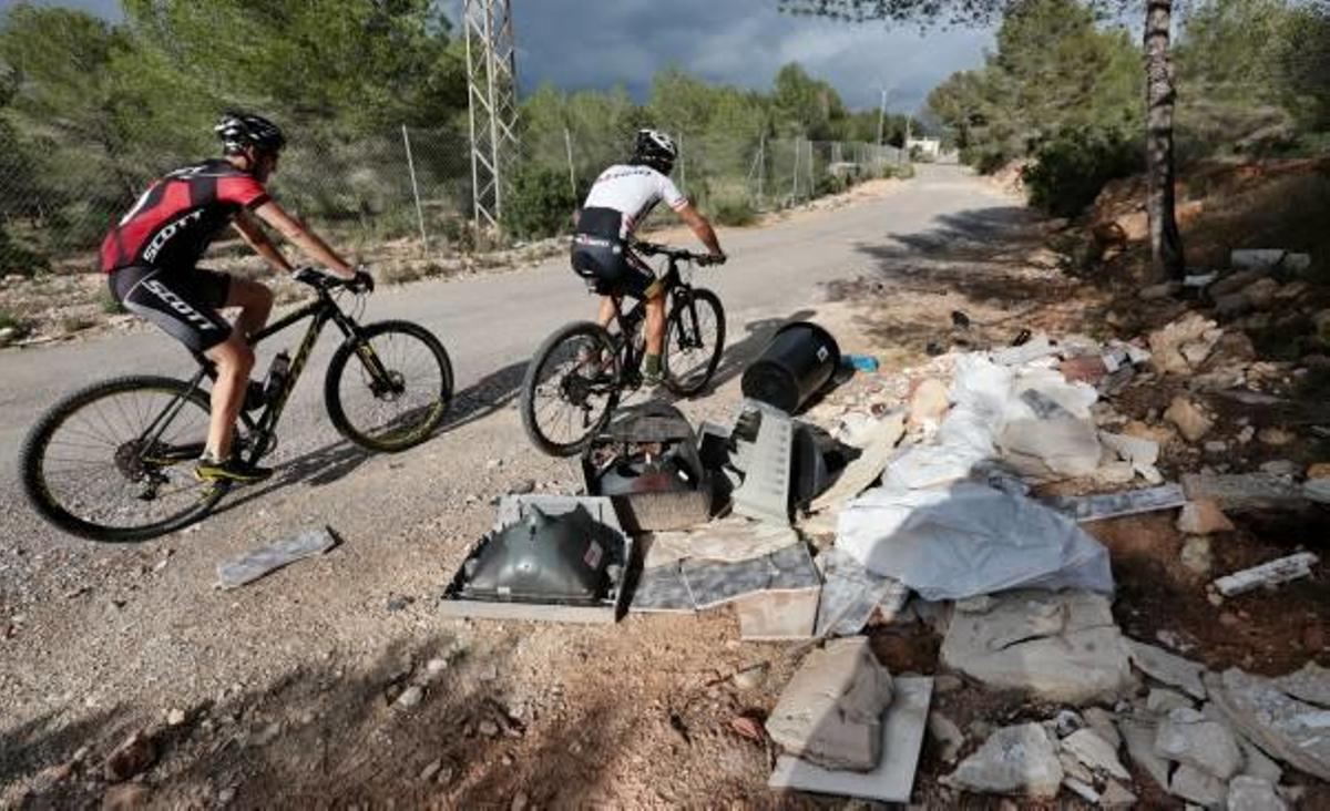 El camino de la basura de Serra Gelada