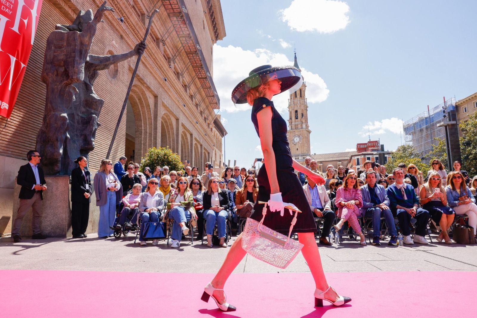 EN IMÁGENES | La Aragón Fashion Week toma la plaza del Pilar