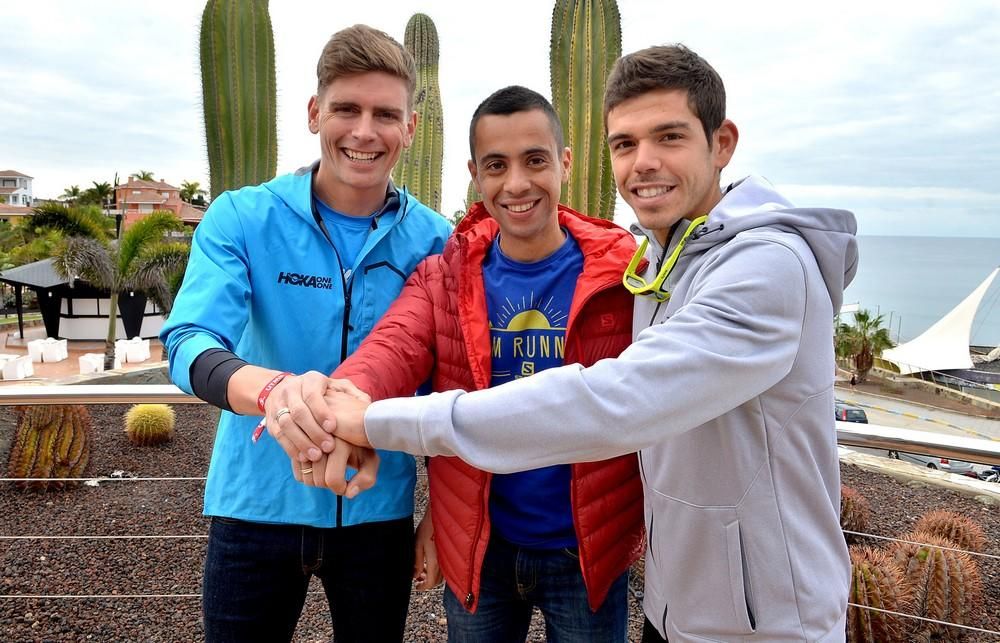 Encuentro de los corredores de la Transgrancanaria con los medios