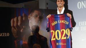 La tercera presentació de João Cancelo