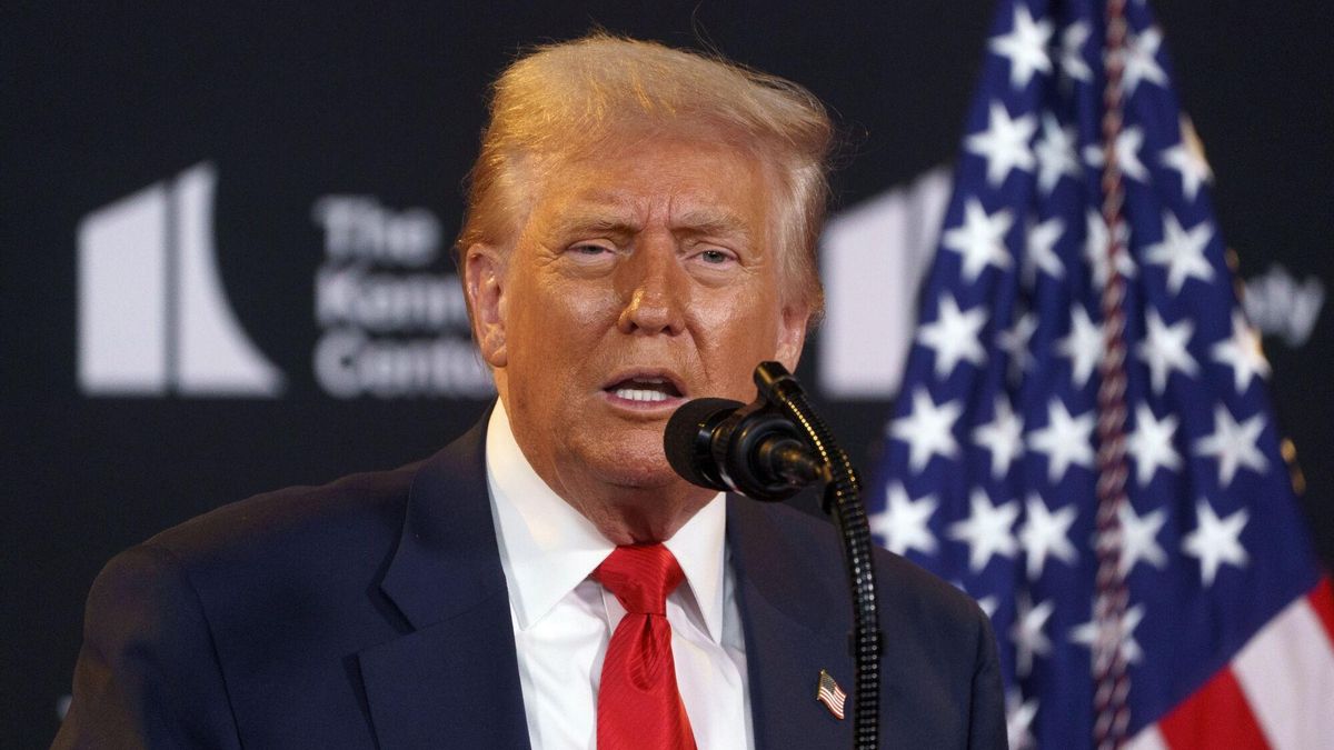 Trump şimdi mikroçipleri% 300'e yükseltmekle tehdit ediyor