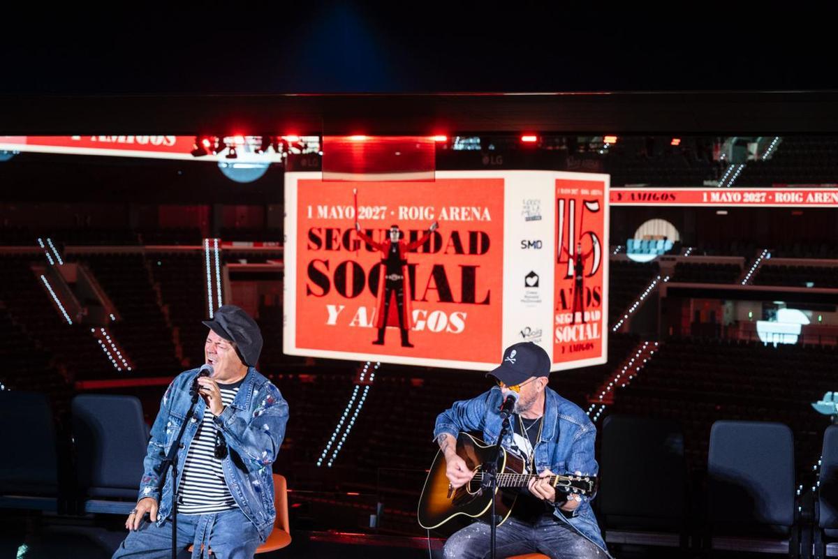 Casañ y Vela, durante la presentación del nuevo single de la banda.