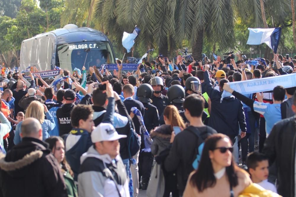 Recibimiento al Málaga CF antes del partido ante el Deportivo